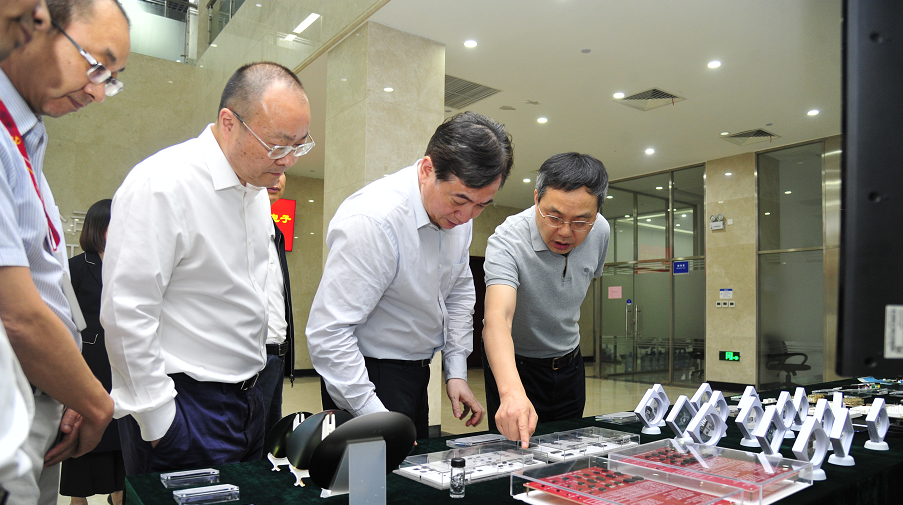 杭州市委副書記、市長劉忻蒞臨士蘭微電子調(diào)研集成電路制造發(fā)展情況